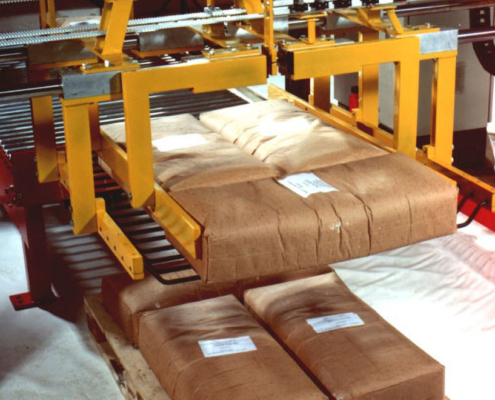 layer palletizer with yellow red bags