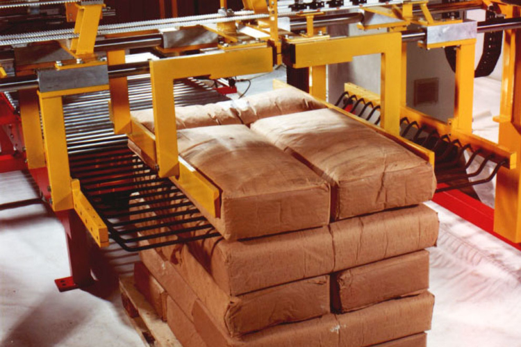 layer palletizer with yellow red bags