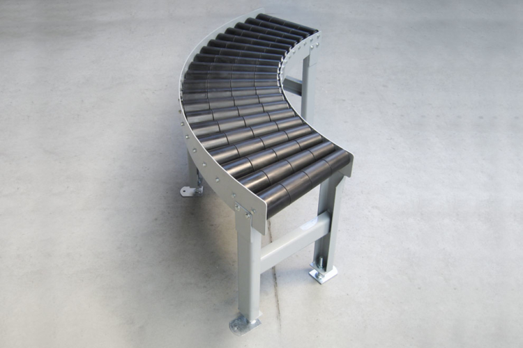 Roller conveyor with curve