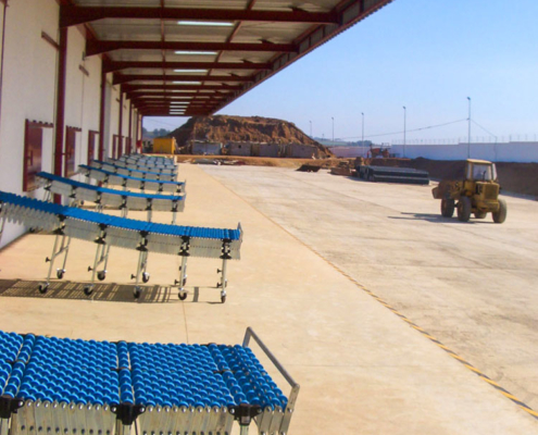 Scissor roller conveyor outdoor