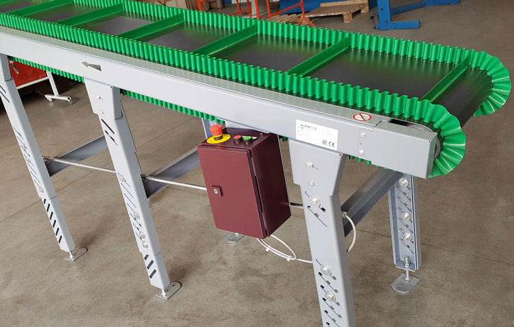 Ascending belt conveyors