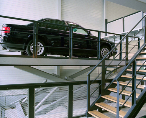 car lift table with black car