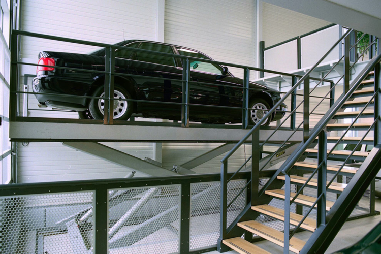 car lift table with black car