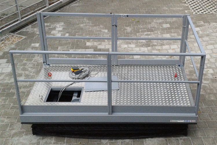 loading lift table on cobblestones