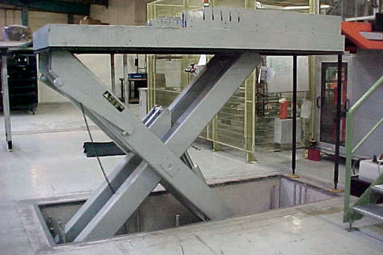 single scissors lift table extended