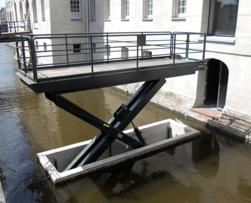 single scissors lift table extended in water