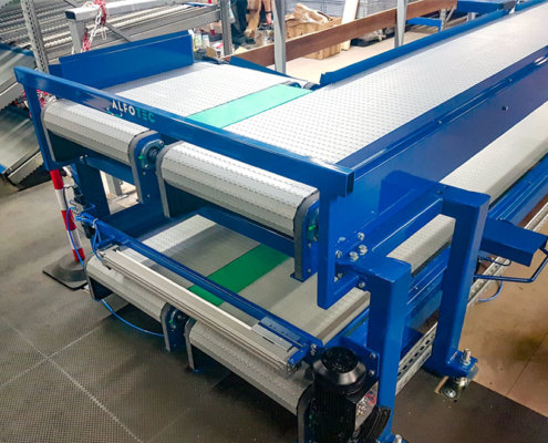 apron conveyor white blue