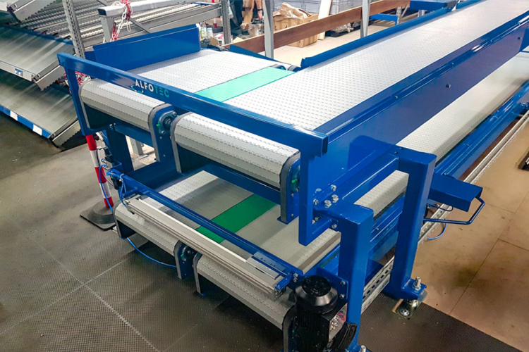 apron conveyor white blue