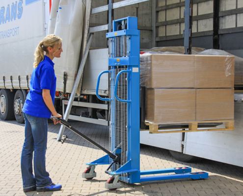 high lift truck transports conveyor belt in truck