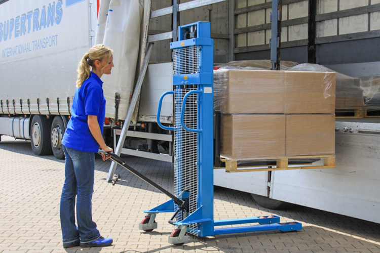 high lift truck transports conveyor belt in truck